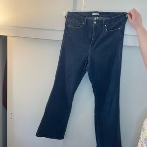 Good American Flare jeans in vintage style